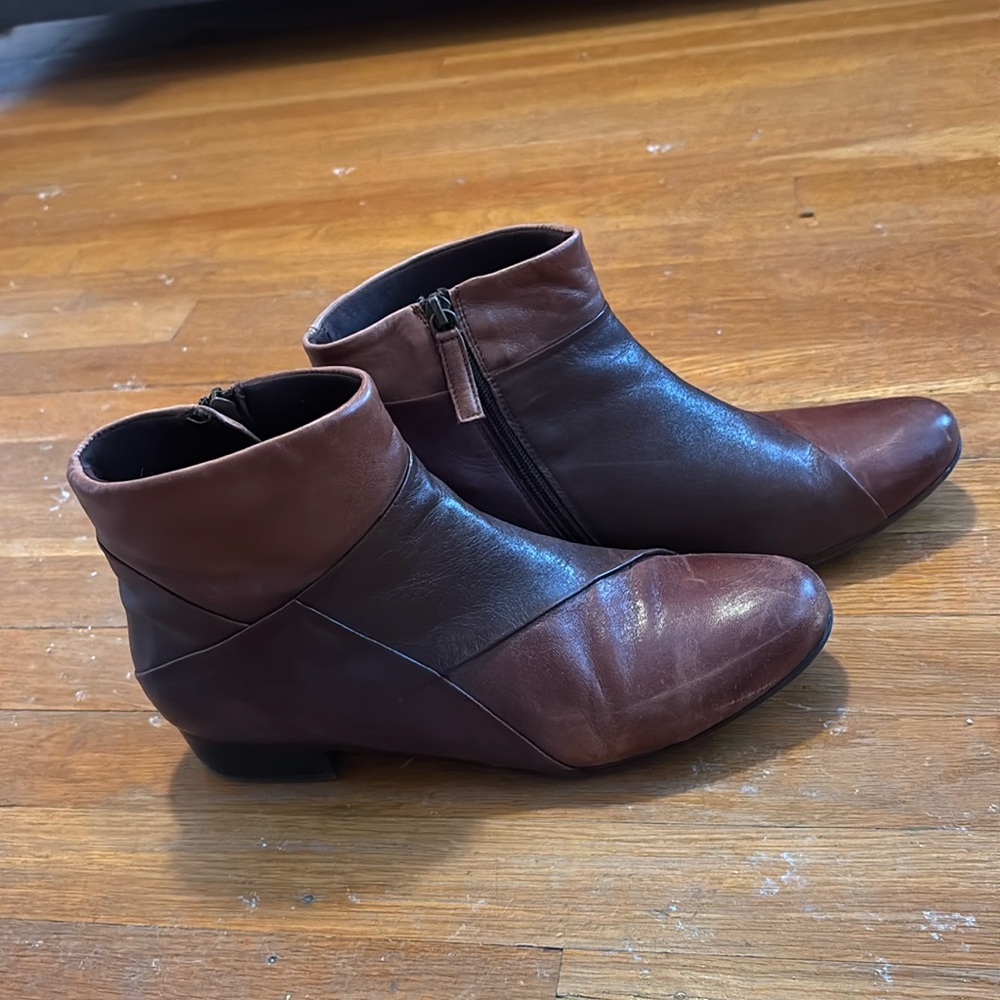 Gently used trotters boots size 12